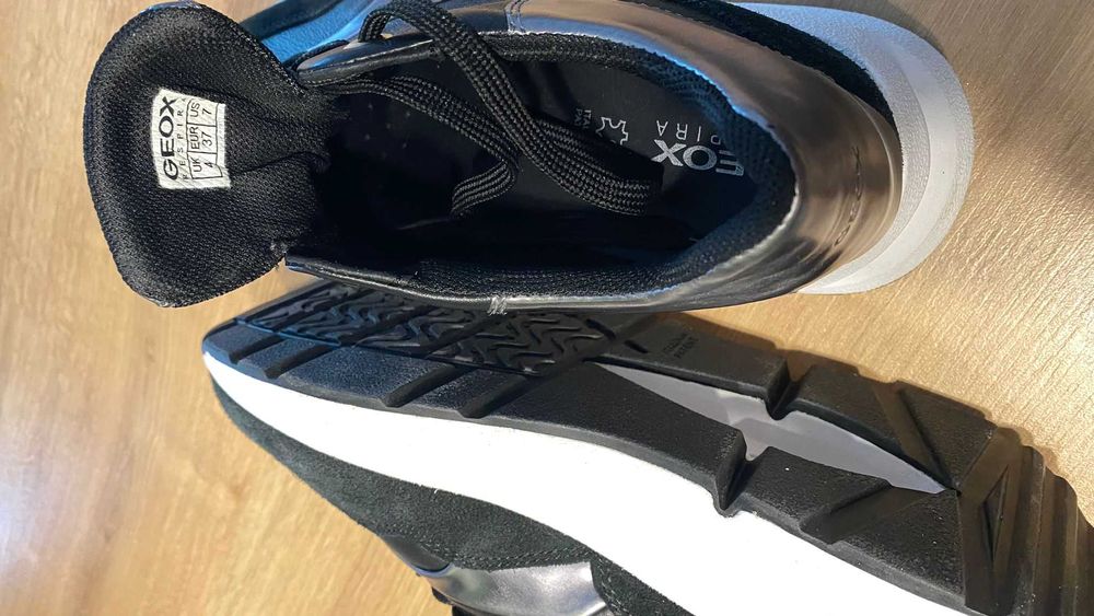 Vand sneakersi NOI de dama, Geox Respira negri, marime 37 !