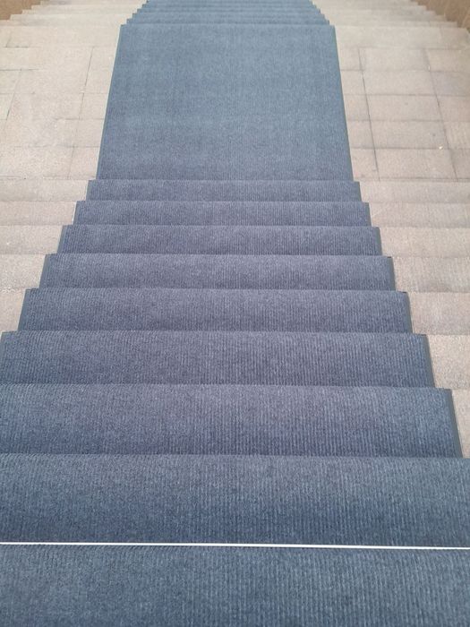 Gilam kesish va tikish