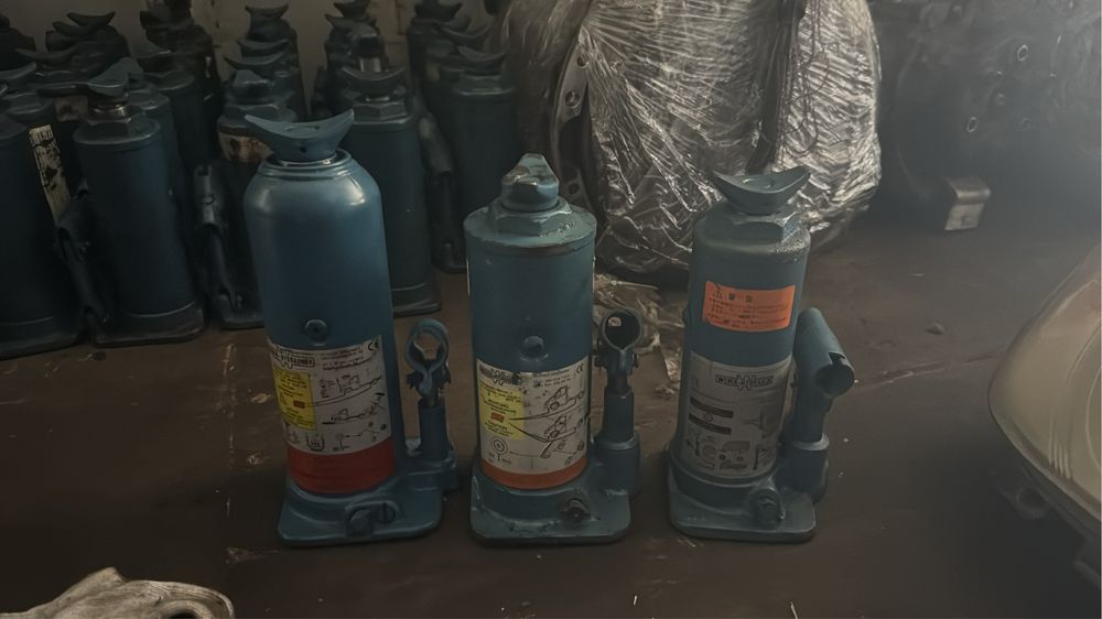 Домкрат на спринтер