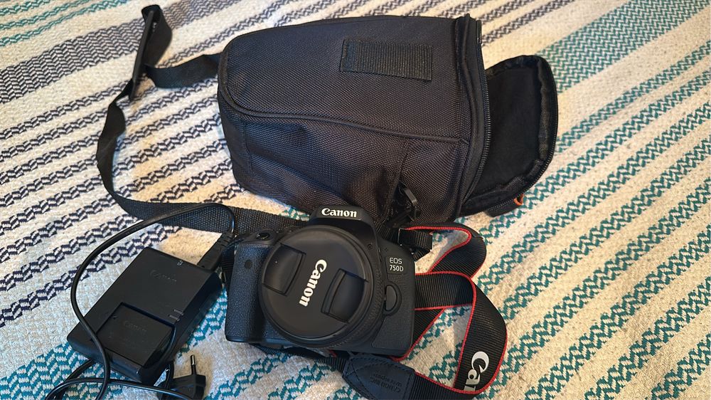 фотокамера Canon 750D