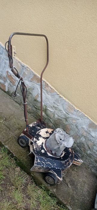 Електрическя косачка с алуминиев корпус