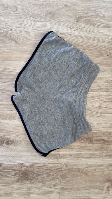 Светло сиви къси панталонки Dunlop