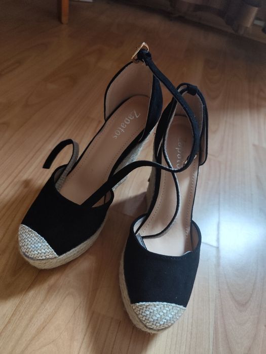 Vând pantofi cu platforma