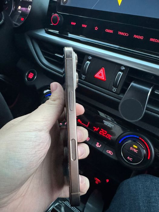 Iphone 16 pro золотой