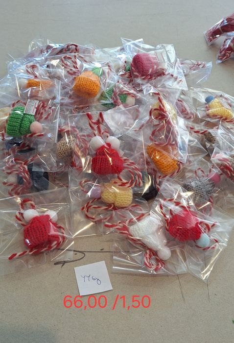 Продавам ръчно изроботени от мен мартеници