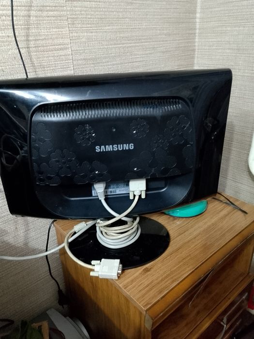 Монитор Samsung 933SN