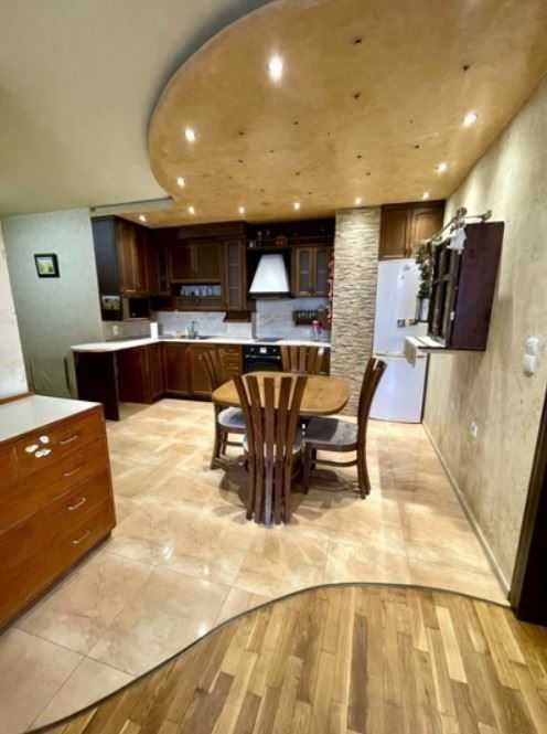 Дава се под наем Четиристаен апартамент в София, Младост 2 - 135 кв.м за 1175.55 € - Снимка #1