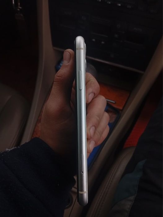 Продам айфон 11 128