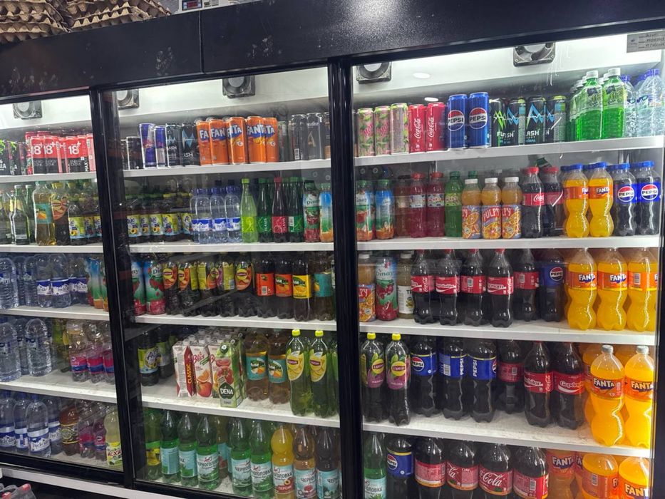 Холодилник витрина шкаф