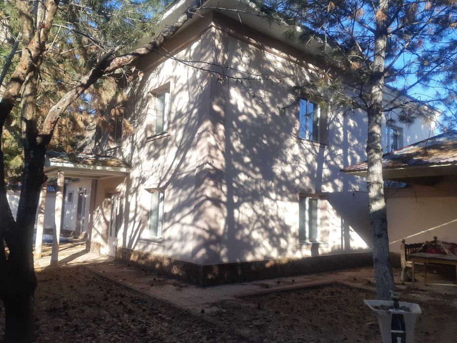 Чарвак, Продаётся дача  2 этажа,5 соток