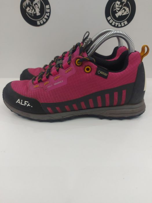 Дамски туристически обувки ALFA. Номер 38