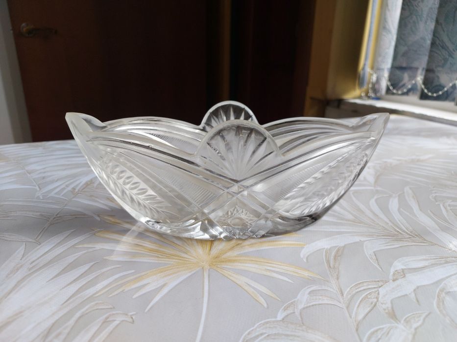 Хрустальные вазы и ладья