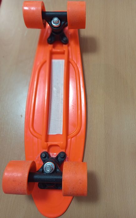 Vând Skateboard 55cm