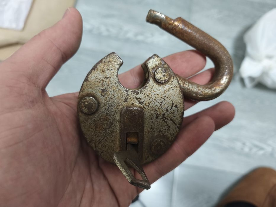 Советский антикварный замок