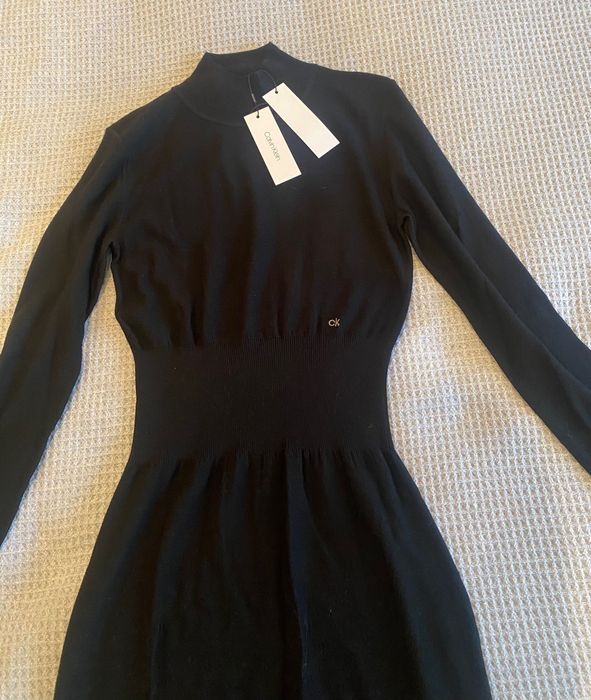 Дълга спортно-елегантна рокля на Calvin Klein