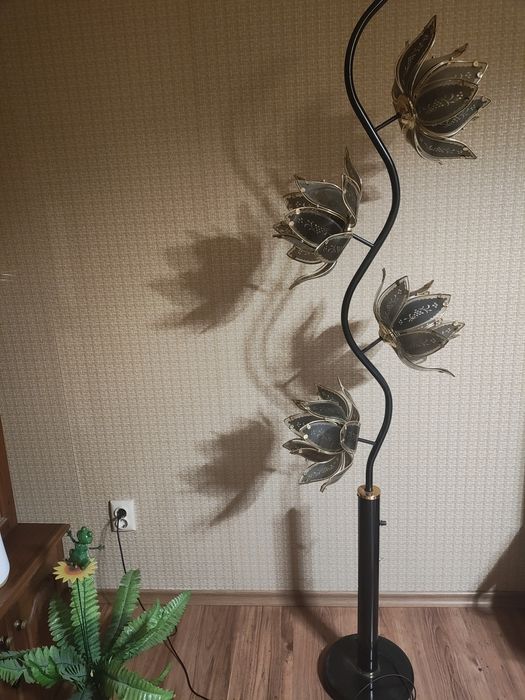 Лампион 4лампи,черен със зл.кант