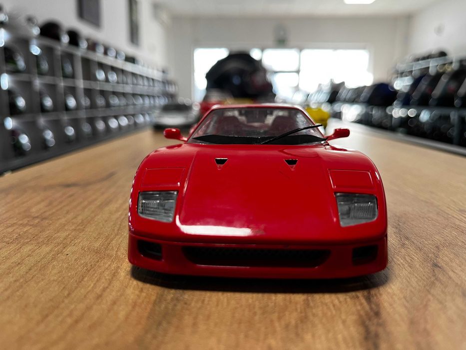 Метална колекционерска количка  модел FERRARI F40 EVOLUZIONE 1:24