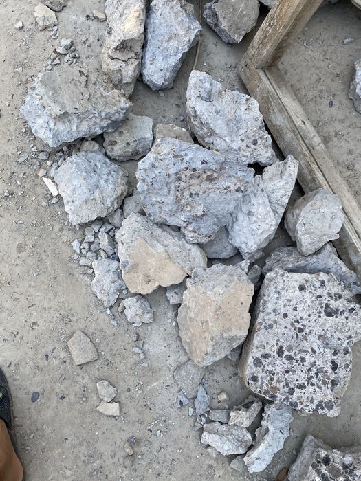 Бетон блужник үлкен тастар