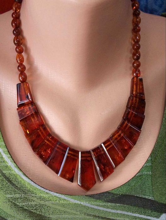 Продавам гердани, гривни и медальон от естествен кехлибар