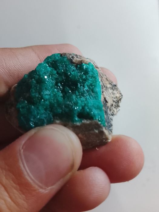 Очень редкий драгоценный камень диоптаз считается как драгоценность