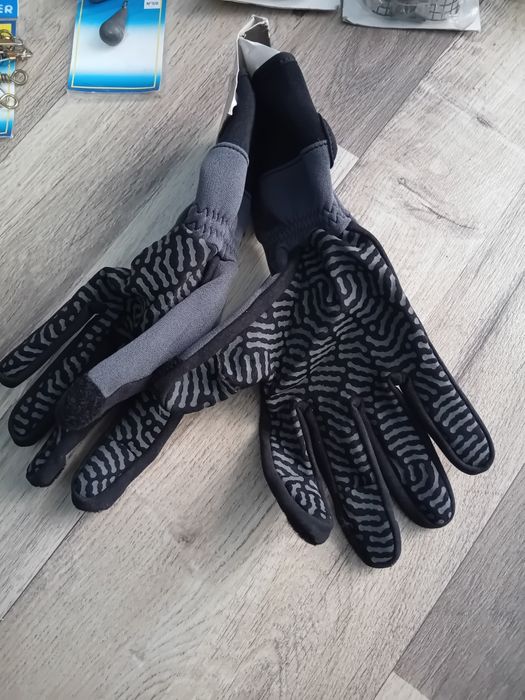 Vând diverse produse pentru pescuit - noi cu eticheta