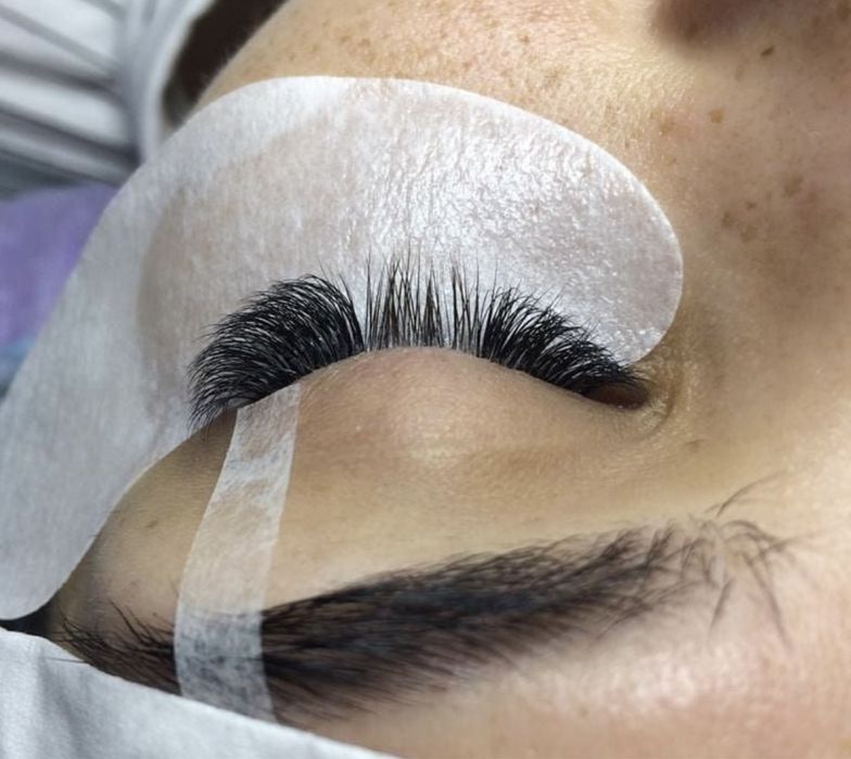 Наращивание ресниц с выездом