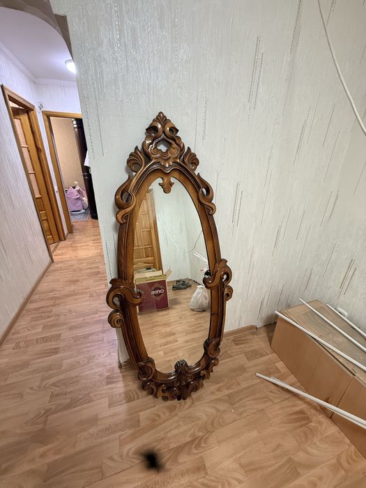 Продам настенное зеркало