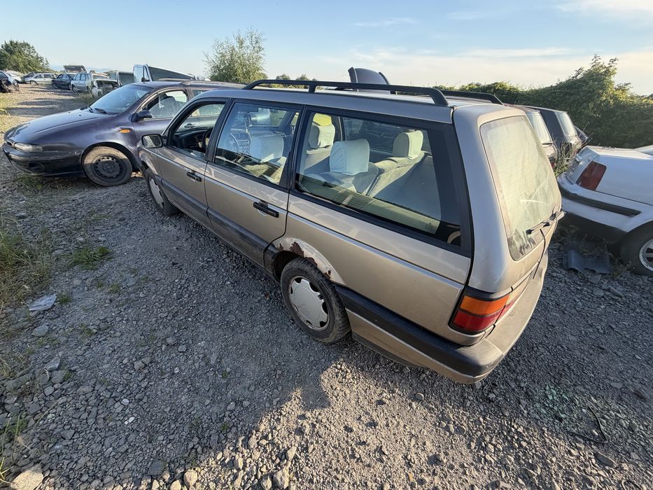 VW пасат Б3 GL Комби 1.8 Бензин – НА ЧАСТИ