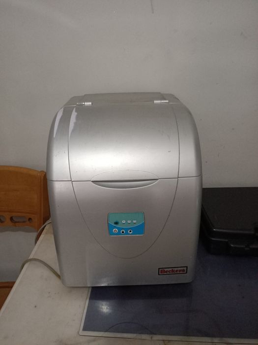 Продам ледогенератор на запчасти.