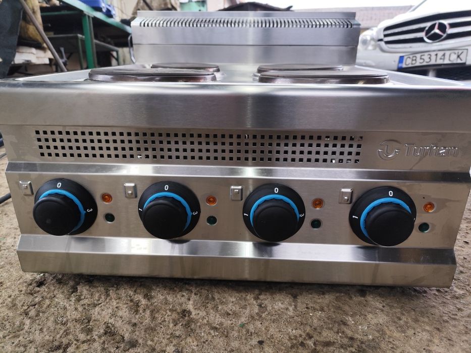 Професионална печка с котлони