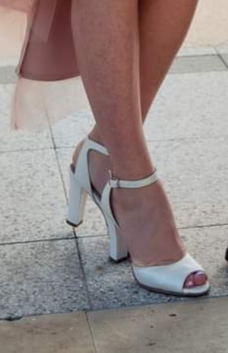 Sandale albe de piele