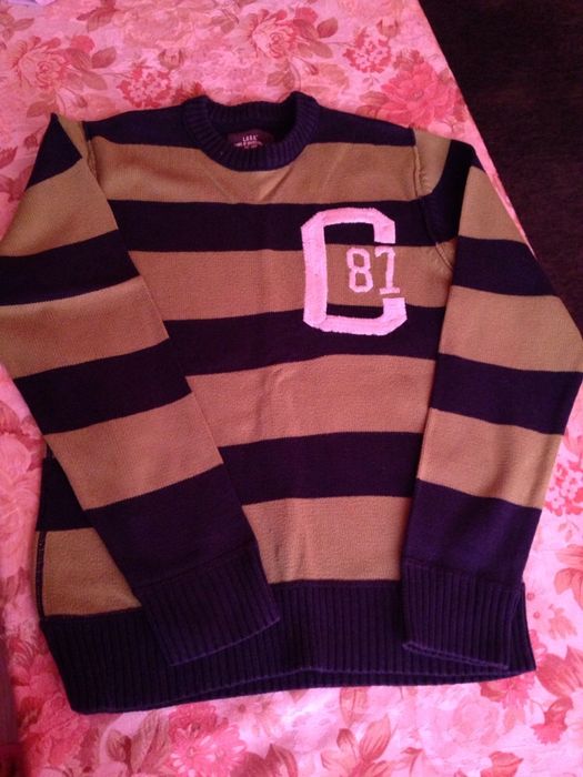 Продавам маркови дрехи за момче на 14-15 год.Тениска Адидас. 2 жилетки