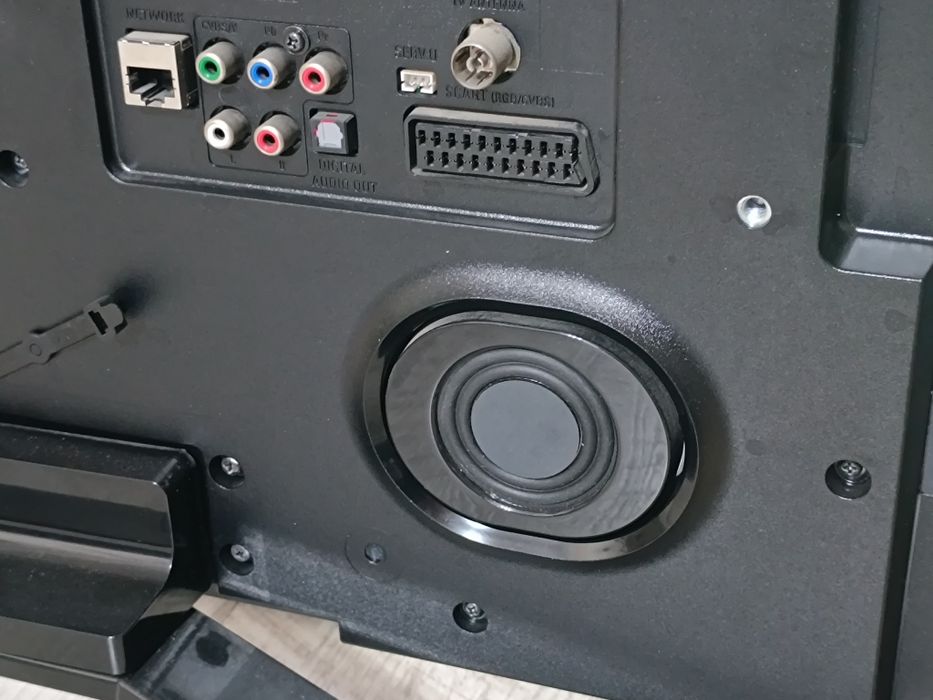 Телевизор смарт, Сабвуфер , 82см