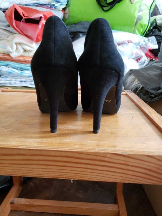 ALDO обувки от естествен велур