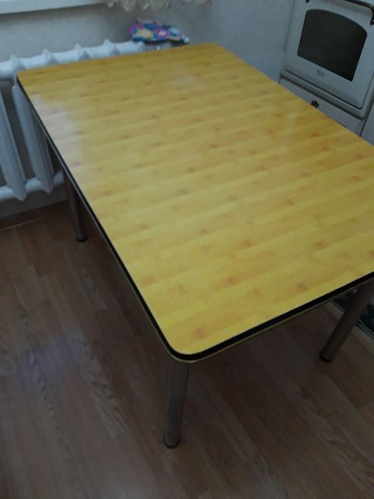 Продам стол 90*120