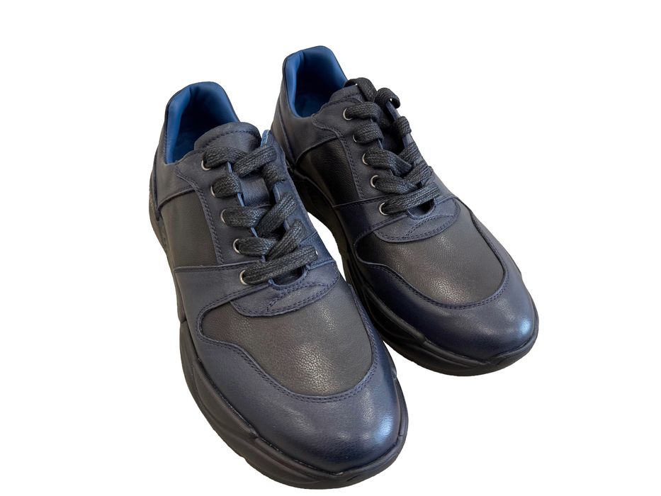 Мужские кроссовкт