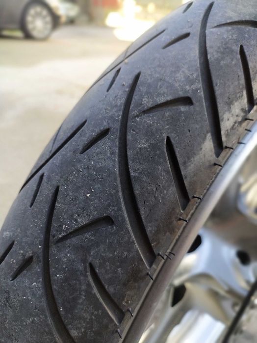 Предна гума за мотор 120/70/21