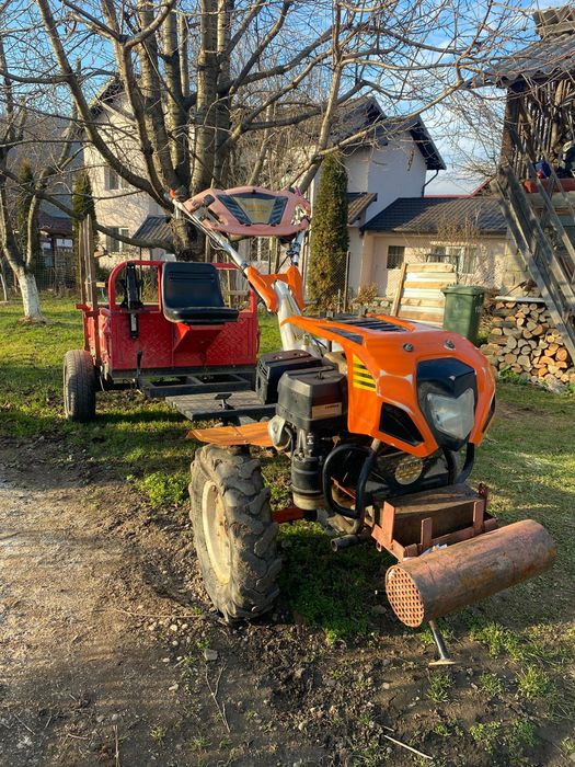 Motocultor cu remorcă