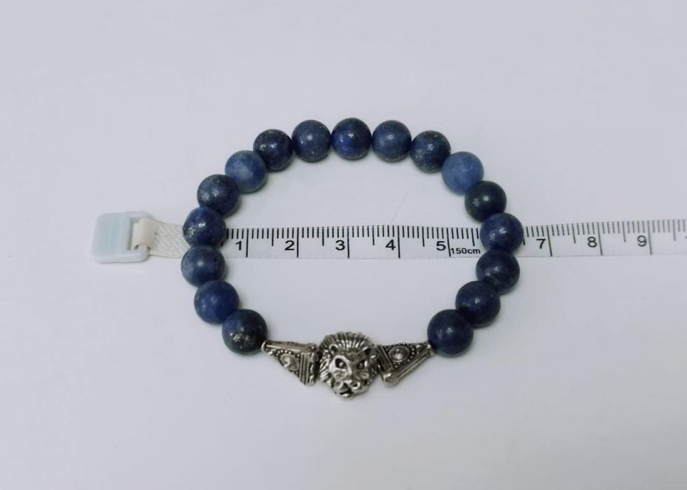 Bratara veche cu lapis lazuli si inchizatoare argintie cu un leu, copi