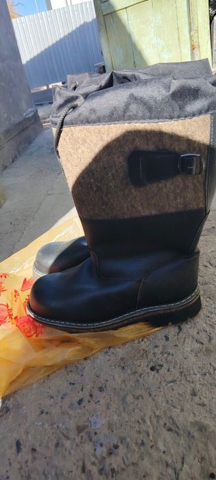 Продам обувь зимнию