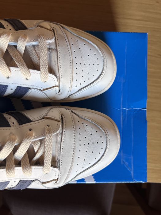 маратонки бели кожени Adidas Forum low ‘84 white-blue/бяло сини