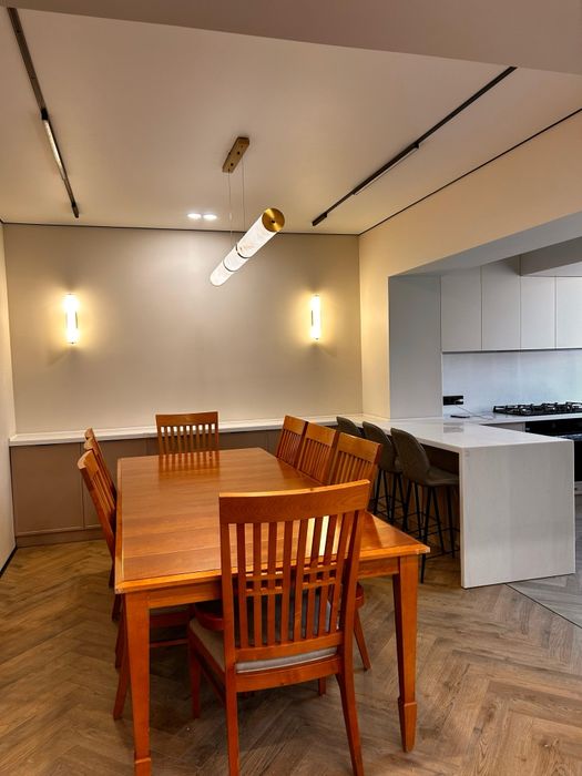 Обеденный стол и 8 стульев! Дерево! США.