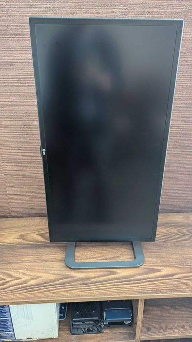 Монитор LG 31 инча, 4К
