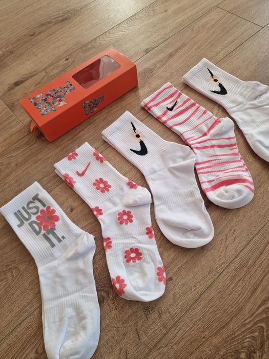 Дамски чорапи NIKE в кутия страхотни един размер