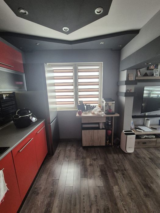 Продава 2 етажа от къща