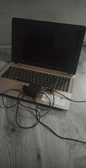 Laptop Asus Vivobook Max