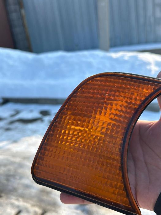 Продам оригинальные привозные поворотники на E34