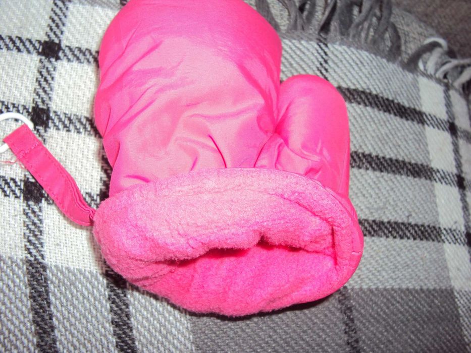 Варежки-непромокайки.