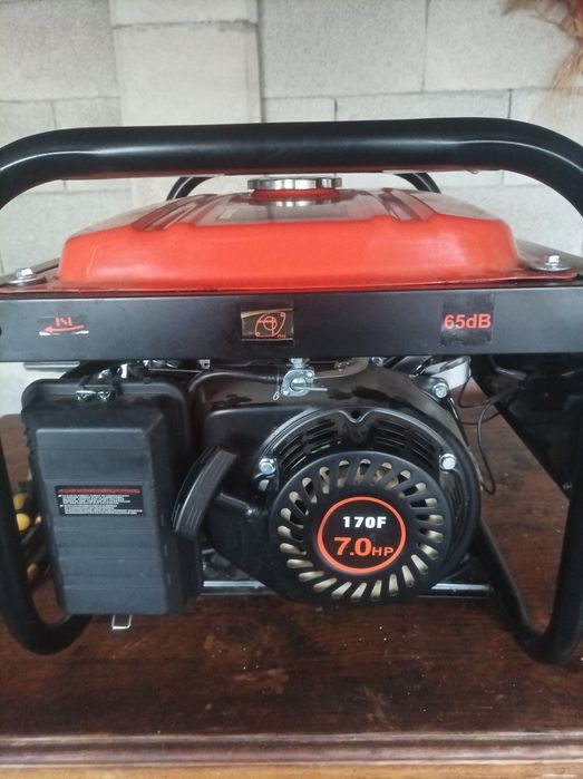 Бензинов генератор