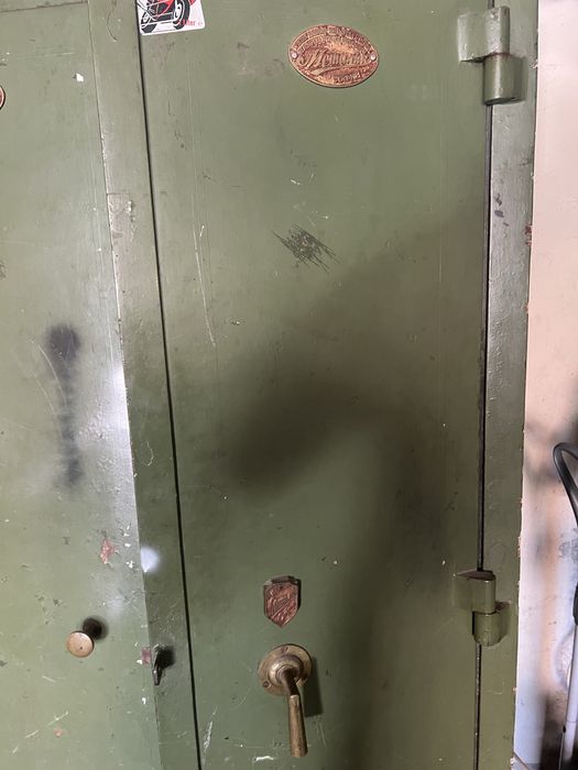 190/100/50 Метална масивна каса